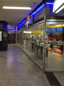 Leuchtwerbung Yormas StuttgartLeuchtwerbung Yormas Stuttgart