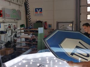 Das Team von S&S Werbung bei den Arbeiten für TÜV Süd